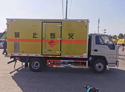 南郊爆破器材运输车技术升级与安全合规新趋势